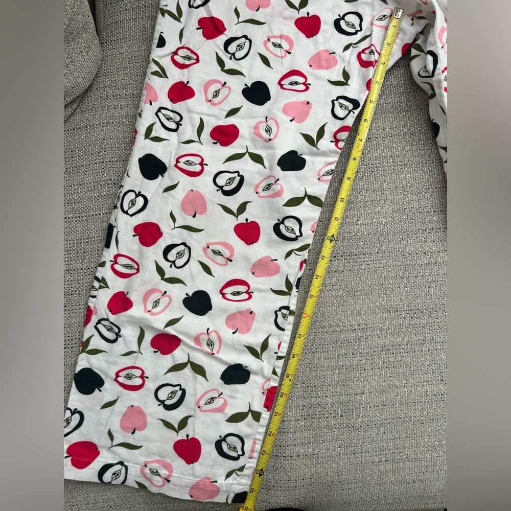 Victoria’s Secret apple pajamas - rare! 🍎 - Picture 7 of 7